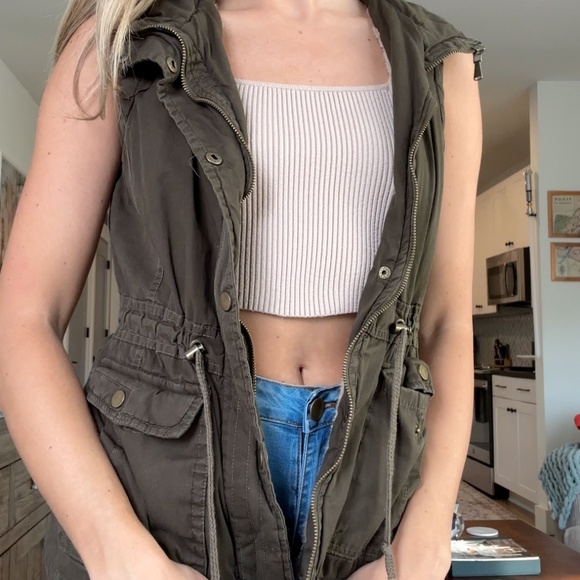 Dark Olive Green Pockets Vest Cardigan Women's Fall Clothing Accessory - Picture 1 of 6